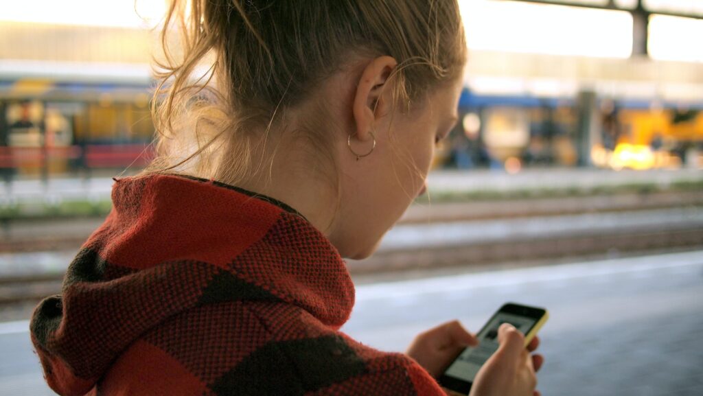 What Does Making use of A Friend-Discovering App Say About You?